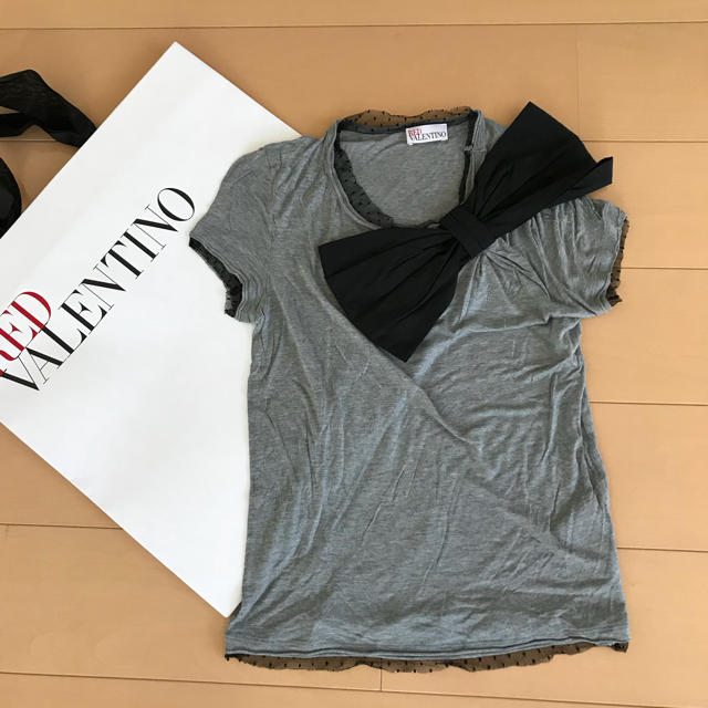 RED VALENTINO(レッドヴァレンティノ)のParis様専用  レッドヴァレンティノ❤︎リボン カットソー レディースのトップス(Tシャツ(半袖/袖なし))の商品写真