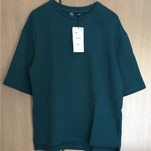 Bershka(ベルシュカ)のベルシュカ   5分丈 トレーナー風 プルオーバー  メンズのトップス(Tシャツ/カットソー(半袖/袖なし))の商品写真