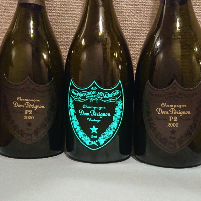 Dom Pérignon(ドンペリニヨン)の光るドンペリルミナス、ドンペリP2空き瓶2本セット！ 食品/飲料/酒の酒(シャンパン/スパークリングワイン)の商品写真