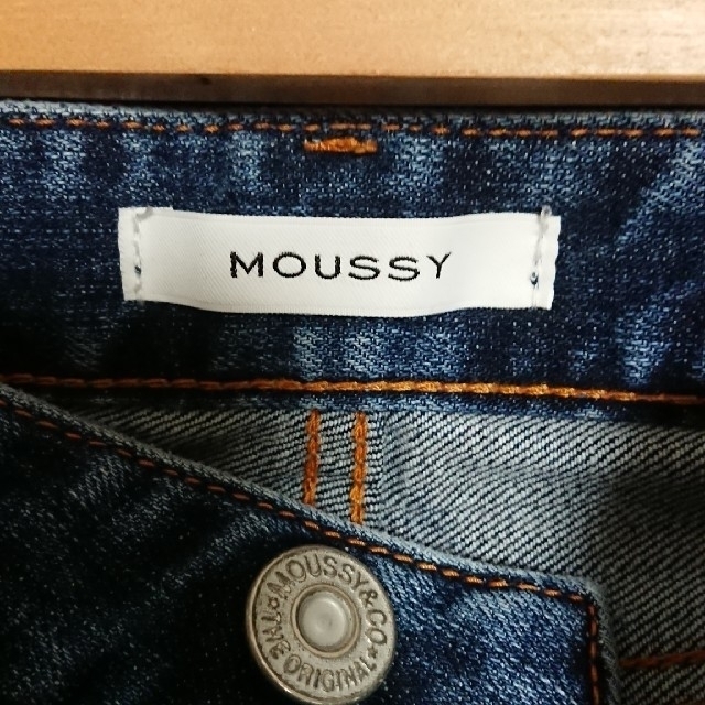 moussy(マウジー)のMOUSSY☆クラッシュスキニーデニム☆フレイドヘム☆24 レディースのパンツ(デニム/ジーンズ)の商品写真