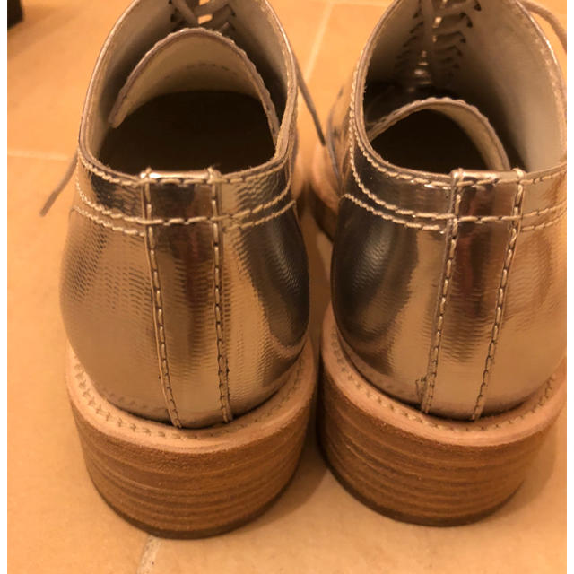 CHANEL(シャネル)の専用シャネル正規 2016未使用 シルバーシューズ レディースの靴/シューズ(ローファー/革靴)の商品写真