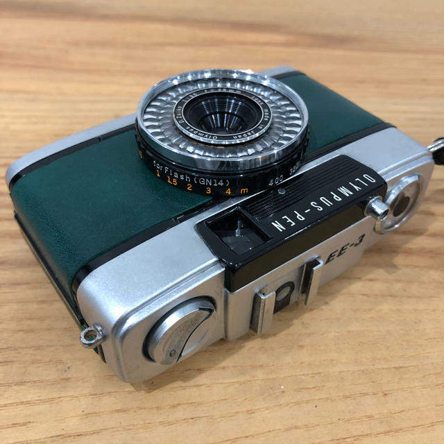 OLYMPUS(オリンパス)の【整備済・完動品】 OLYMPUS PEN EE-3 ダークグリーン スマホ/家電/カメラのカメラ(フィルムカメラ)の商品写真