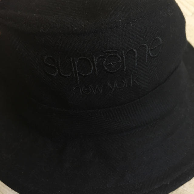 Supreme(シュプリーム)のsupreme クラシックロゴ バケットハット メンズの帽子(ハット)の商品写真