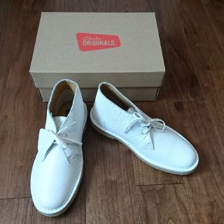 クラークス(Clarks)のクラークスデザートブーツホワイトレザー(ブーツ)