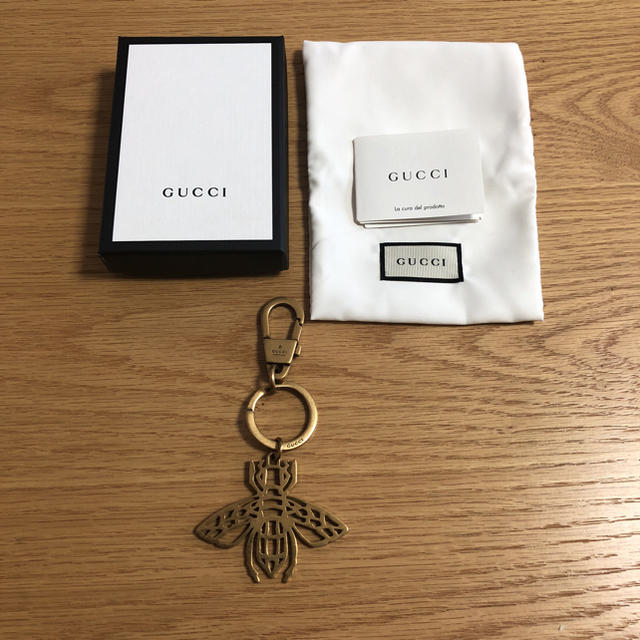 GUCCI 蜂 キーリング ビー グッチ | フリマアプリ ラクマ GUCCI 蜂 キーリング ビー グッチ | フリマアプリ ラクマ