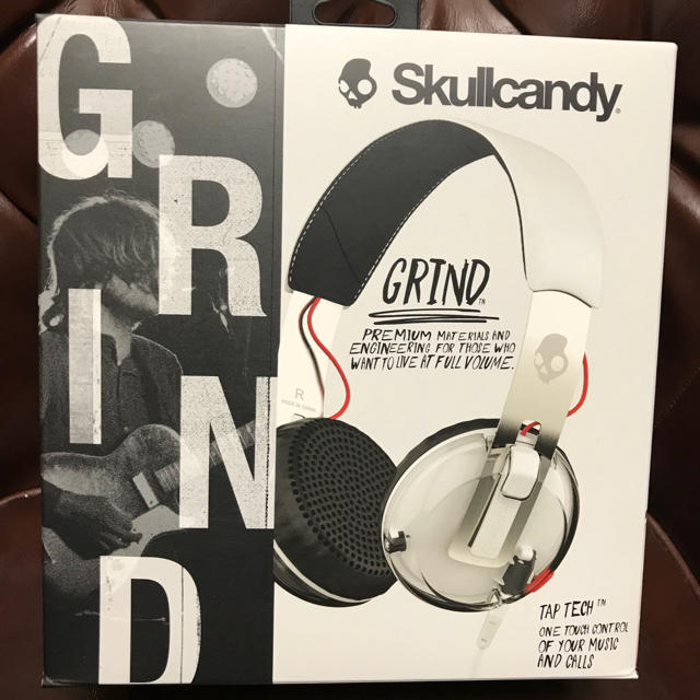 Skullcandy(スカルキャンディ)の新品開封のみ定価8000円Skullcandyヘッドホンスケルトン スマホ/家電/カメラのオーディオ機器(ヘッドフォン/イヤフォン)の商品写真