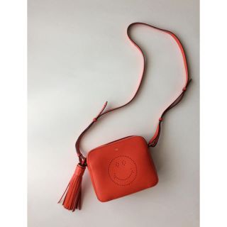 アニヤハインドマーチ(ANYA HINDMARCH)のアニヤハインドマーチ スマイル ショルダーバッグ フリンジ レッド(ショルダーバッグ)