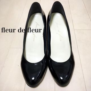 ソフィアコレクション(Sophia collection)のfleur de fleur 黒エナメルパンプス(ハイヒール/パンプス)