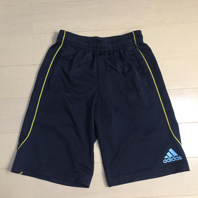 adidas(アディダス)のアディダス ハーフパンツ  サイズ130 キッズ/ベビー/マタニティのキッズ服男の子用(90cm~)(パンツ/スパッツ)の商品写真