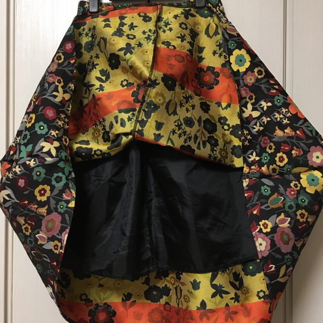 dholic(ディーホリック)のフラワーペイントスカート レディースのスカート(ひざ丈スカート)の商品写真