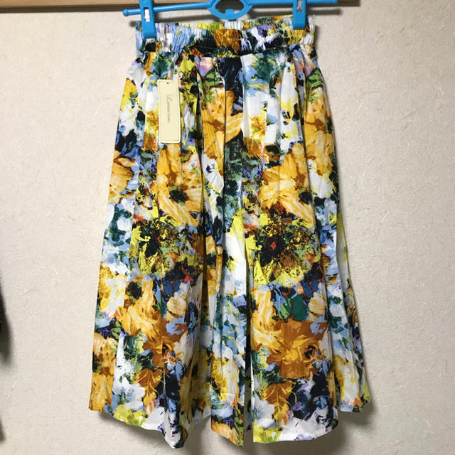 しまむら(シマムラ)の新品 しまむら ボタニカル 花柄 スカート イエロー M インスタ 人気  レディースのスカート(ひざ丈スカート)の商品写真