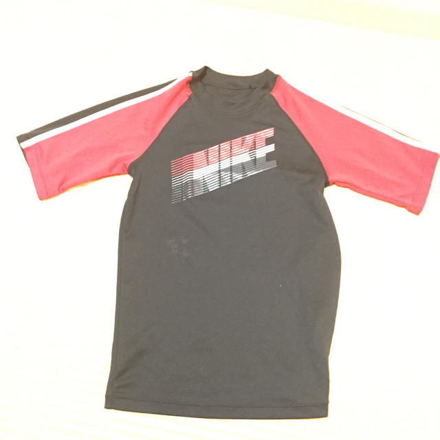 NIKE(ナイキ)のナイキ 男の子 160 (155-165)ラッシュガード キッズ/ベビー/マタニティのキッズ服男の子用(90cm~)(水着)の商品写真