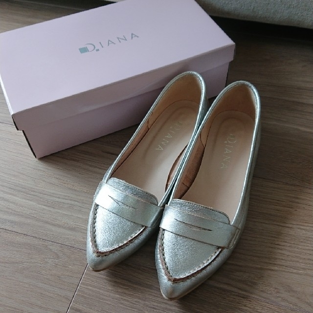 DIANA(ダイアナ)のDIANA♡シルバーパンプス レディースの靴/シューズ(ハイヒール/パンプス)の商品写真