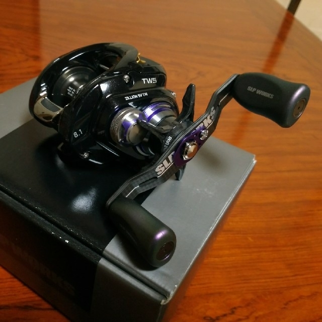 DAIWA(ダイワ)の『限定品』ダイワ ジリオン SV TW 81XH 右巻き スポーツ/アウトドアのフィッシング(リール)の商品写真