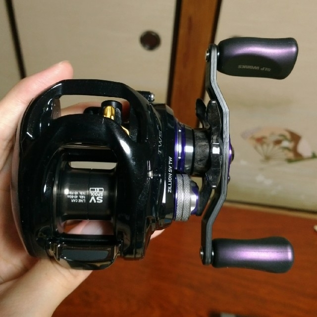 DAIWA(ダイワ)の『限定品』ダイワ ジリオン SV TW 81XH 右巻き スポーツ/アウトドアのフィッシング(リール)の商品写真