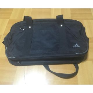 アディダス(adidas)のバッグ(ショルダーバッグ)