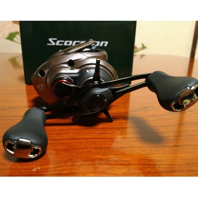 入荷中 超美品 シマノ 17 スコーピオンBFS XG 右巻き リール