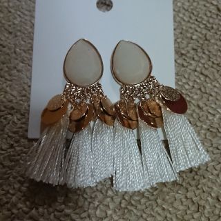 エイチアンドエム(H&M)の♡Axx♡さま専用 安室奈美恵＊タッセルピアス(ピアス)