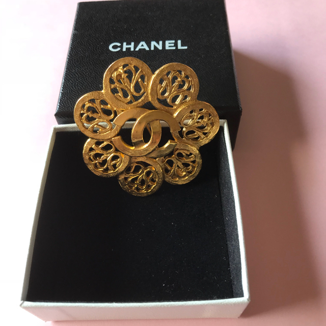 CHANEL(シャネル)のCHANEL ブローチ レディースのアクセサリー(ブローチ/コサージュ)の商品写真