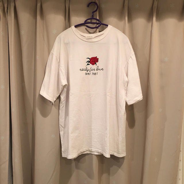 STYLENANDA(スタイルナンダ)のALAND  rose Tシャツ NANDA 韓国 レディースのトップス(Tシャツ(半袖/袖なし))の商品写真