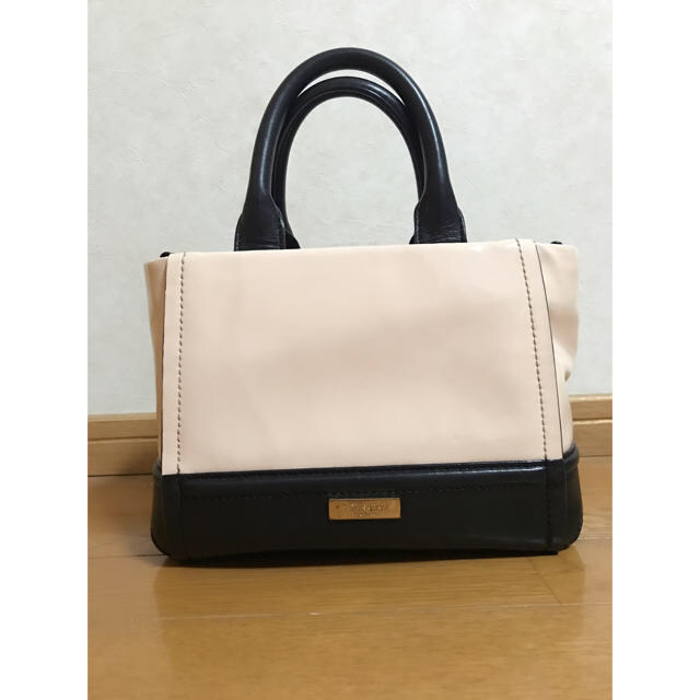 kate spade new york(ケイトスペードニューヨーク)のケイトスペード♡リボンエナメルバッグ美品 レディースのバッグ(ハンドバッグ)の商品写真