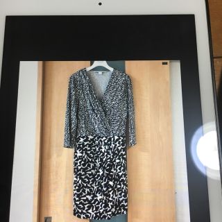 ダイアンフォンファステンバーグ(DIANE von FURSTENBERG)の美品  diane von furstenberg シルク100% ワンピース(ひざ丈ワンピース)