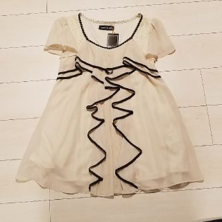 セシルマクビー(CECIL McBEE)のCECIL McBEE セシルマクビー　バックレースフリルカットソー　Ｍ　新品(カットソー(半袖/袖なし))