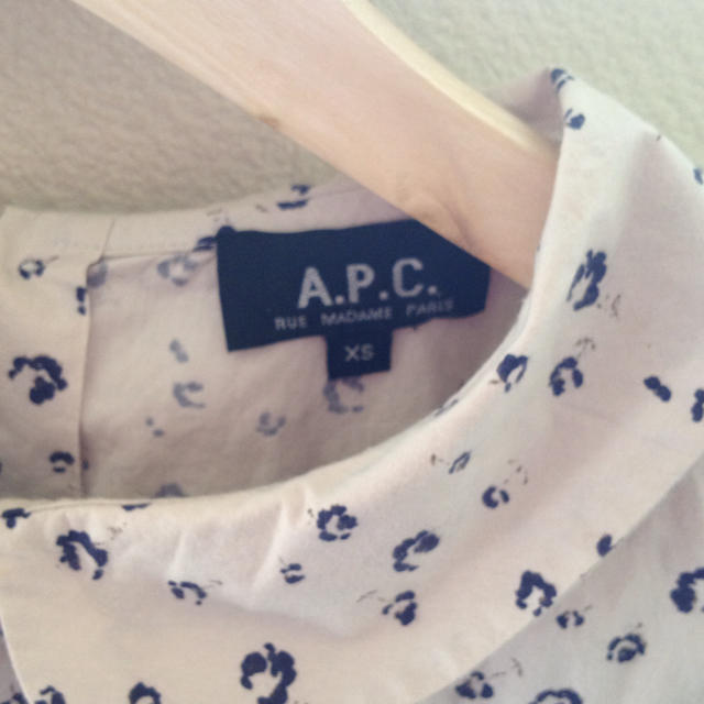 A.P.C(アーペーセー)のAPC 花柄長袖シャツ♡ レディースのトップス(シャツ/ブラウス(長袖/七分))の商品写真