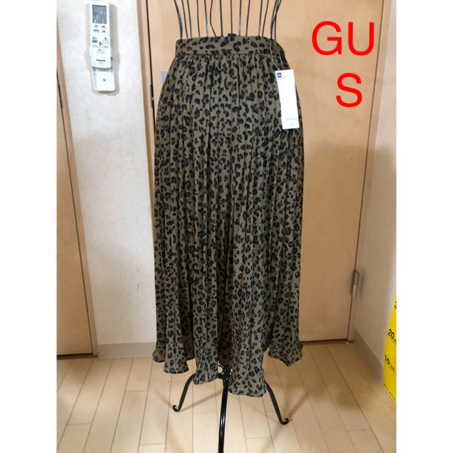 GU(ジーユー)のGU 未使用☆ ヒョウ柄 プリーツスカート  S レディースのスカート(ひざ丈スカート)の商品写真