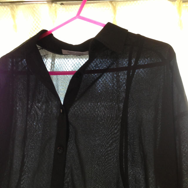 黒 シャツ レディースのトップス(シャツ/ブラウス(半袖/袖なし))の商品写真