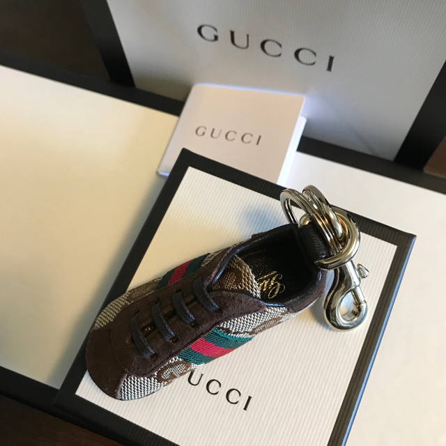 Gucci(グッチ)のグッチ GGキャンパス スニーカー チャーム 新品 箱付き値下げ レディースのアクセサリー(チャーム)の商品写真