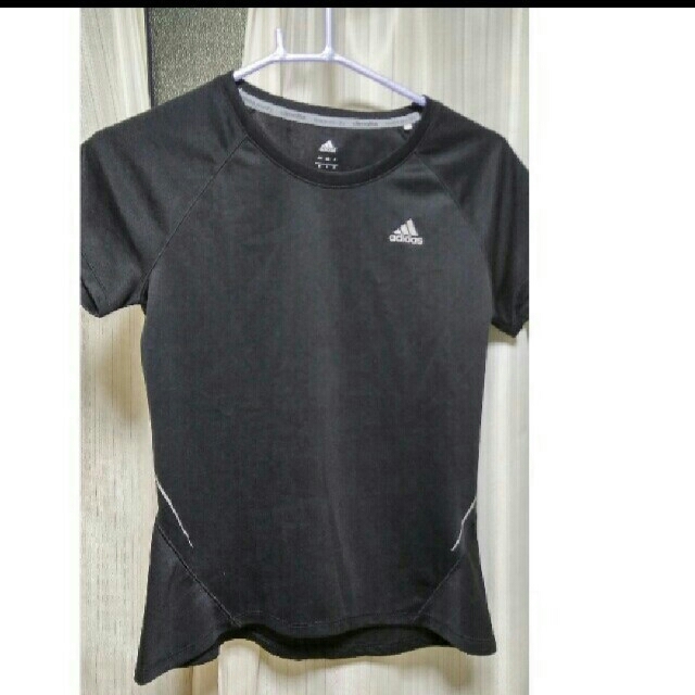 adidas(アディダス)の○期間限定価格　黒Tシャツ　adidas レディースのトップス(Tシャツ(半袖/袖なし))の商品写真