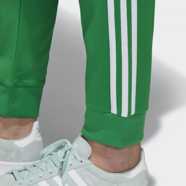 adidas(アディダス)のトラックパンツ 緑 メンズのパンツ(その他)の商品写真