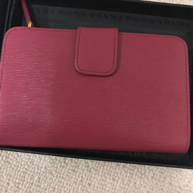 PRADA(プラダ)のPRADA 二つ折り財布♡ピンク レディースのファッション小物(財布)の商品写真