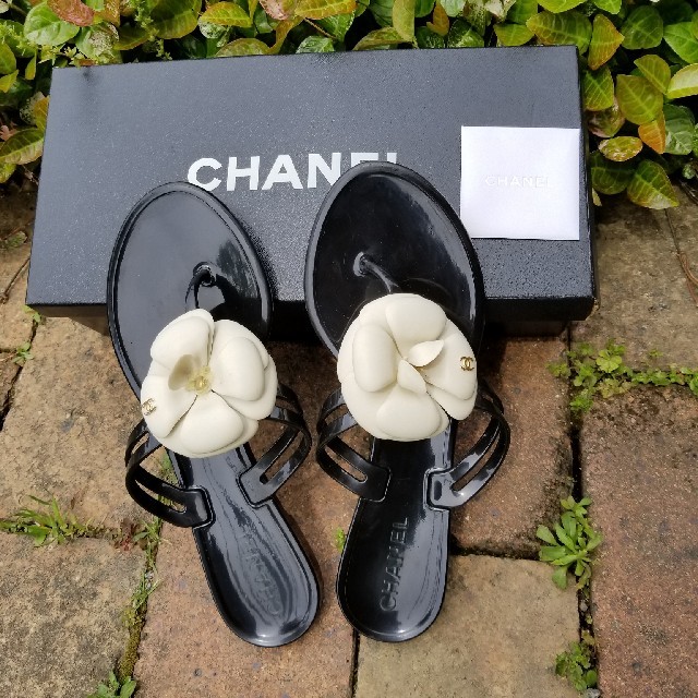 CHANEL カメリアビーチサンダル - サンダル