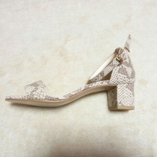 DIANA(ダイアナ)の新品 ダイアナ　23.5cm　ストラップ サンダル レディースの靴/シューズ(サンダル)の商品写真