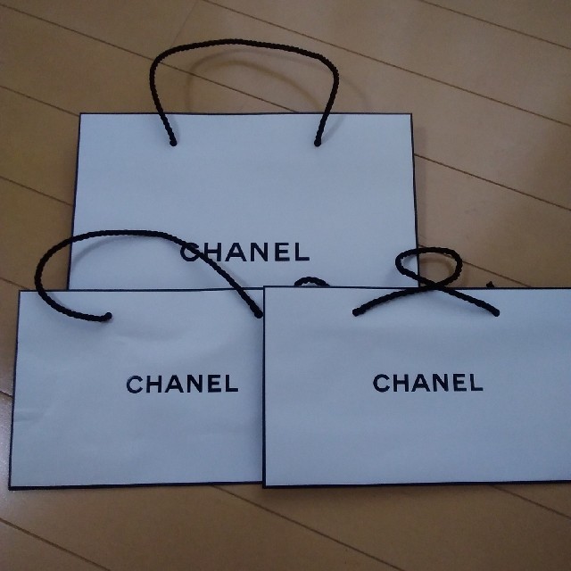 CHANEL(シャネル)のクーポン利用可能　CHANEL　紙袋　3点 レディースのバッグ(ショップ袋)の商品写真