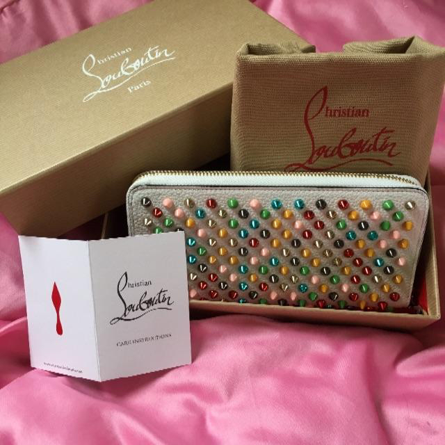 Christian Louboutin(クリスチャンルブタン)の正規品Christian Louboutin 長財布 レディースのファッション小物(財布)の商品写真