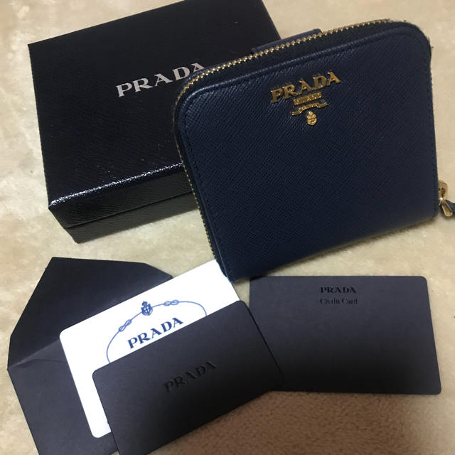 ファスナー式小銭入れ×1内側PRADA 二つ折り財布