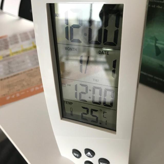 置時計 白色 中古 単四電池 三菱東京UFJ銀行 インテリア/住まい/日用品のインテリア小物(置時計)の商品写真