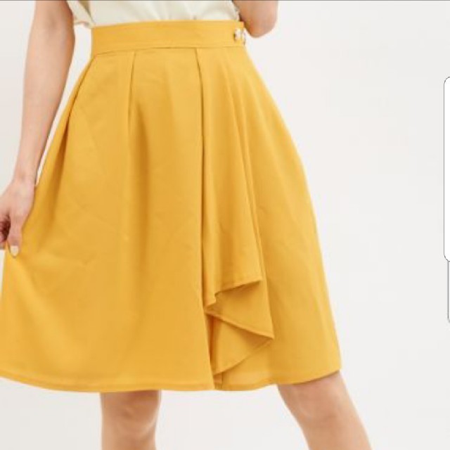 LD prime(エルディープライム)のLDprime ドレープ付きイエロースカート レディースのスカート(ひざ丈スカート)の商品写真