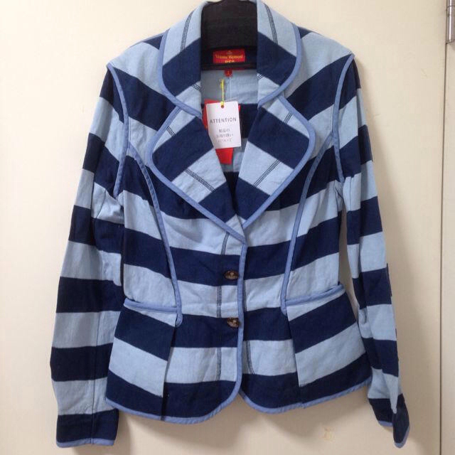 Vivienne Westwood(ヴィヴィアンウエストウッド)のヴィヴィアンウエストウッド 縞ジャケット レディースのジャケット/アウター(テーラードジャケット)の商品写真