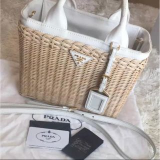 プラダ(PRADA)の完売商品★プラダかごバッグ(かごバッグ/ストローバッグ)