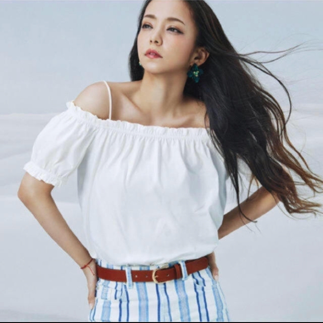 H&H(エイチアンドエイチ)の安室 奈美恵さん H&M コラボ オフショル 白 Mサイズ レディースのトップス(シャツ/ブラウス(半袖/袖なし))の商品写真