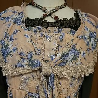 アクシーズファム(axes femme)の新品 スカーフ襟の花柄チュニック(チュニック)