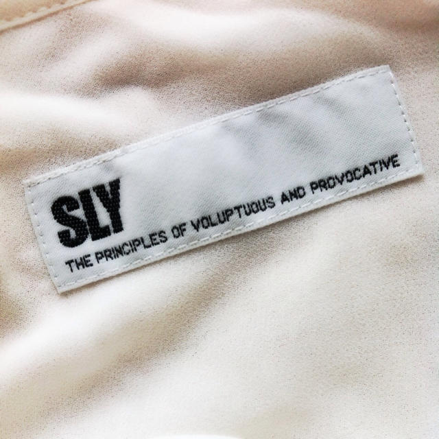 SLY(スライ)の値下げ中 SLY♡フリルシャツ レディースのトップス(シャツ/ブラウス(半袖/袖なし))の商品写真