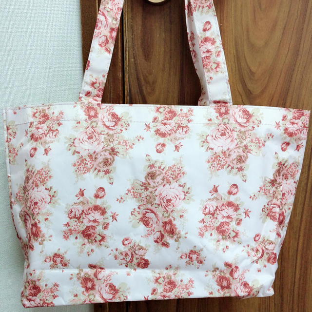 LIZ LISA(リズリサ)のリズリサ 鞄 手さげ 花柄 レディースのバッグ(ハンドバッグ)の商品写真