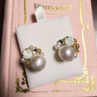 ホワイトビジューとコットンパールピアス(ピアス)