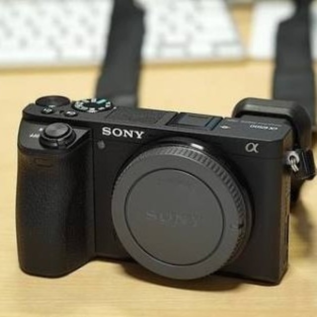 SONY(ソニー)の【保証残約5年】SONY α6500ボディ　ボディケース付き スマホ/家電/カメラのカメラ(ミラーレス一眼)の商品写真