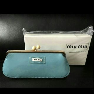 ミュウミュウ(miumiu)のmiumiu ポーチ (ポーチ)